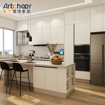 Белые ручки и ручки для современных кухонных шкафов в фанере